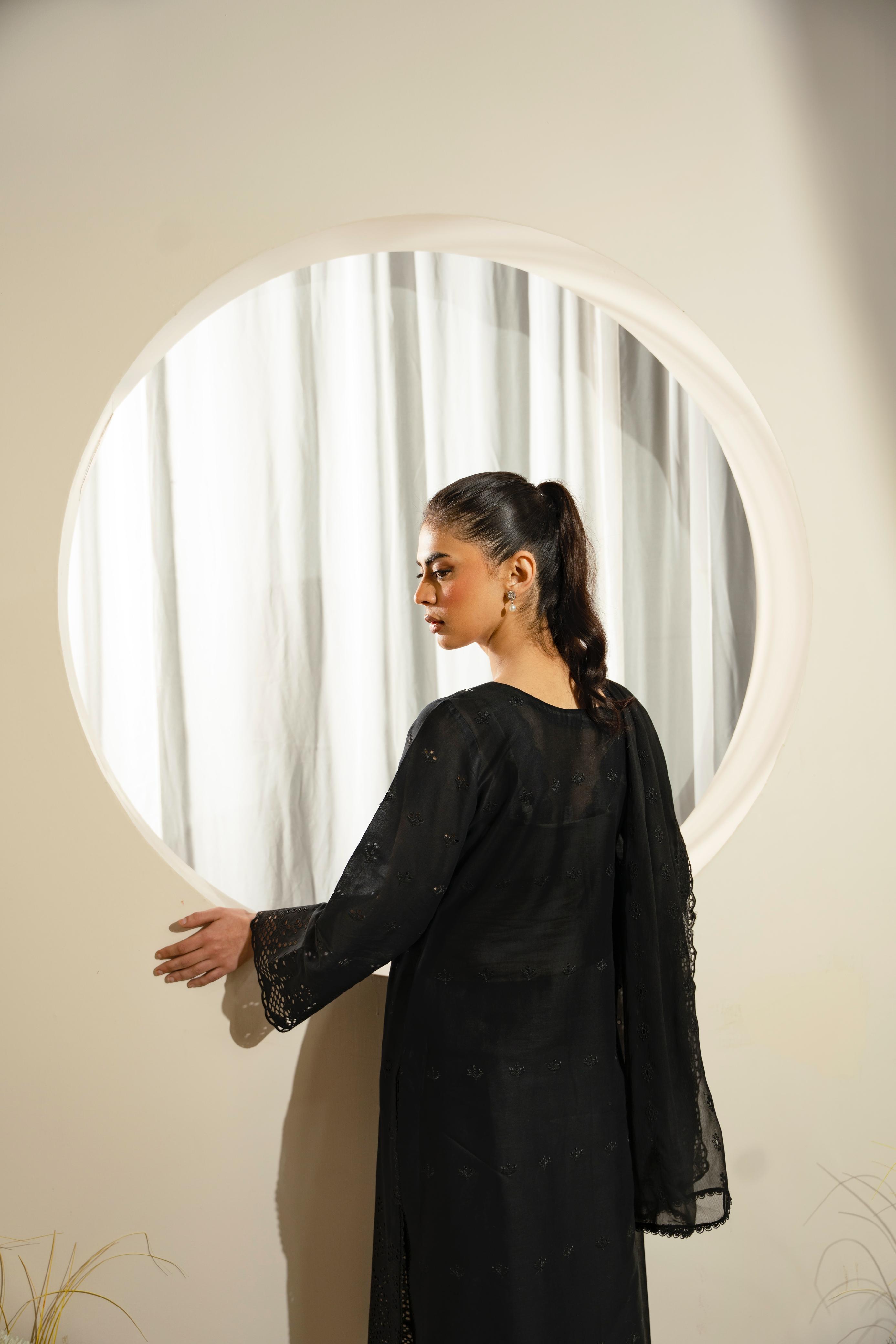 Noir Essence 3PC Stitched